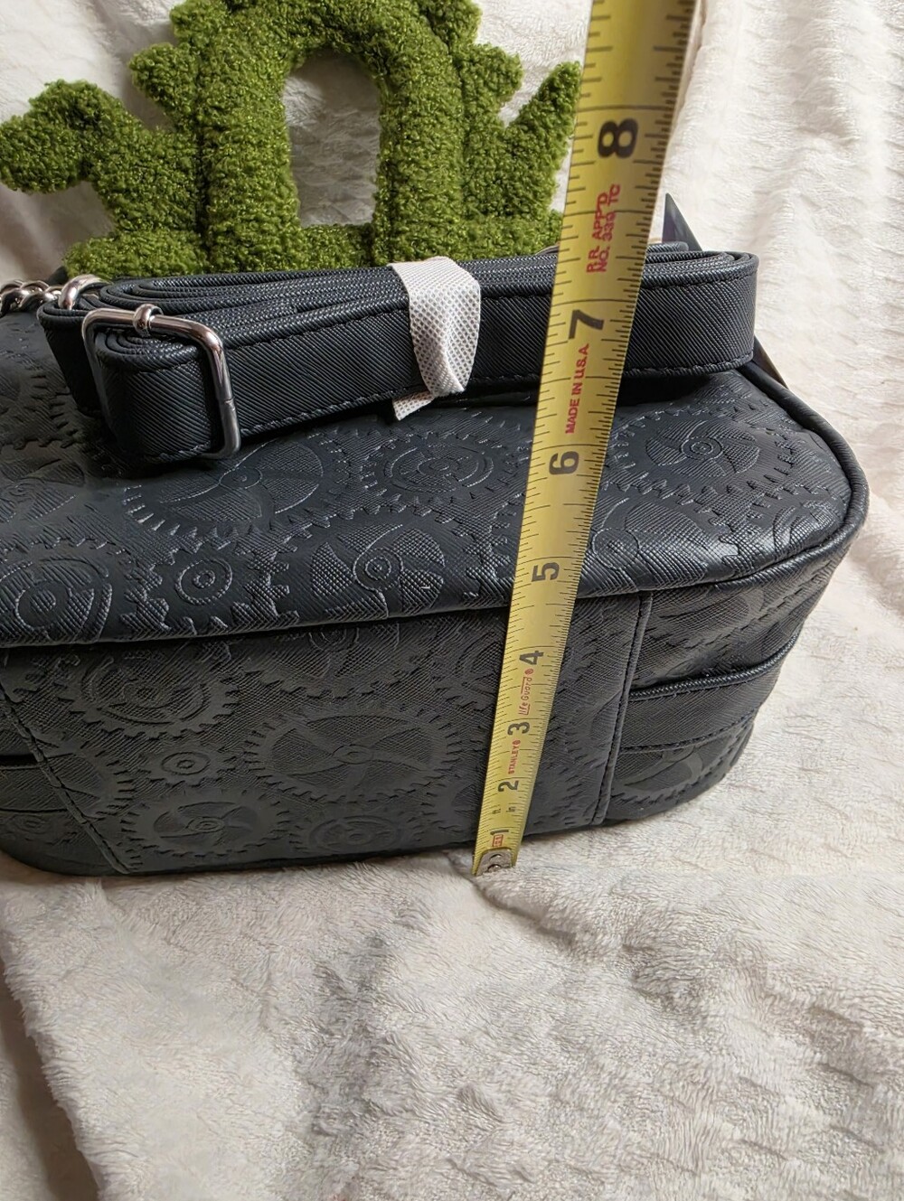 EDWARD SCISSORHANDS CROSSBODY SHERPA Loungefly NWT - Picture 10 of 12